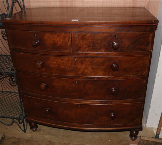 Regency bowfront chest of drawers (1810)